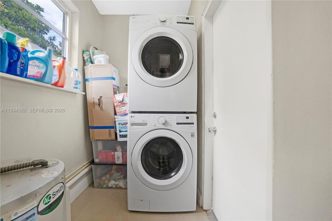 For Sale: $490,000 (3 beds, 2 baths, 1395 Square Feet)