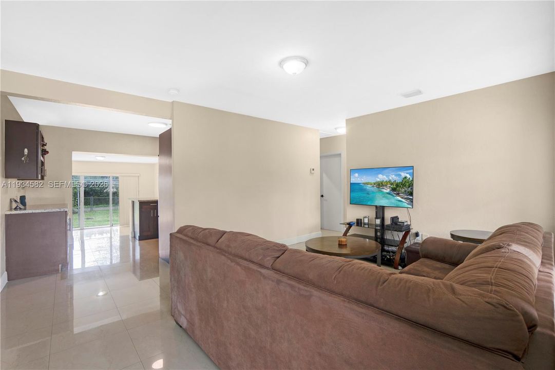 For Sale: $490,000 (3 beds, 2 baths, 1395 Square Feet)