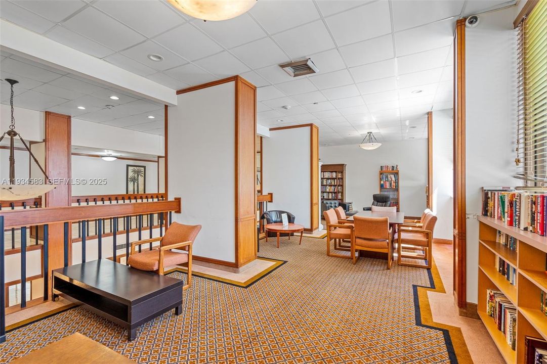 待售: $189,900 (1 贝兹, 1 浴室, 1066 平方英尺)