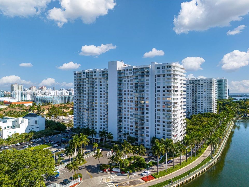 待售: $189,900 (1 贝兹, 1 浴室, 1066 平方英尺)