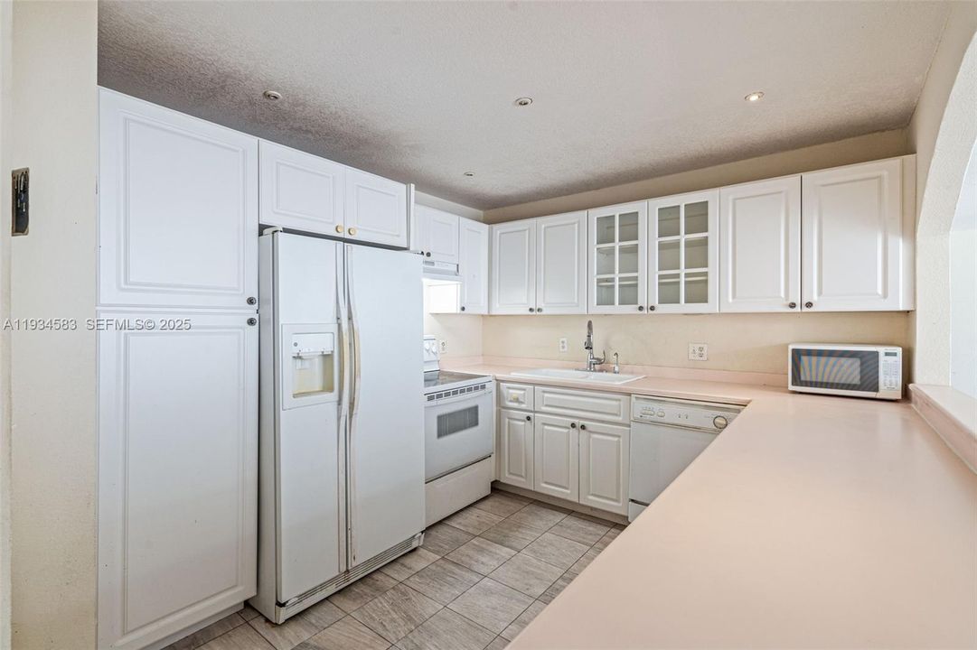 待售: $189,900 (1 贝兹, 1 浴室, 1066 平方英尺)