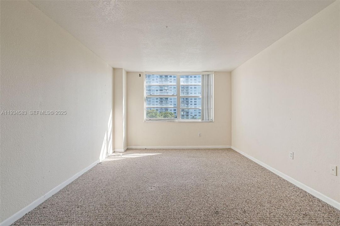 待售: $189,900 (1 贝兹, 1 浴室, 1066 平方英尺)