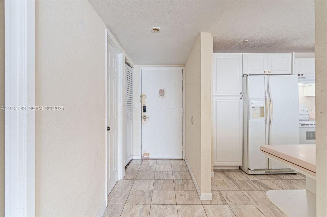 待售: $189,900 (1 贝兹, 1 浴室, 1066 平方英尺)