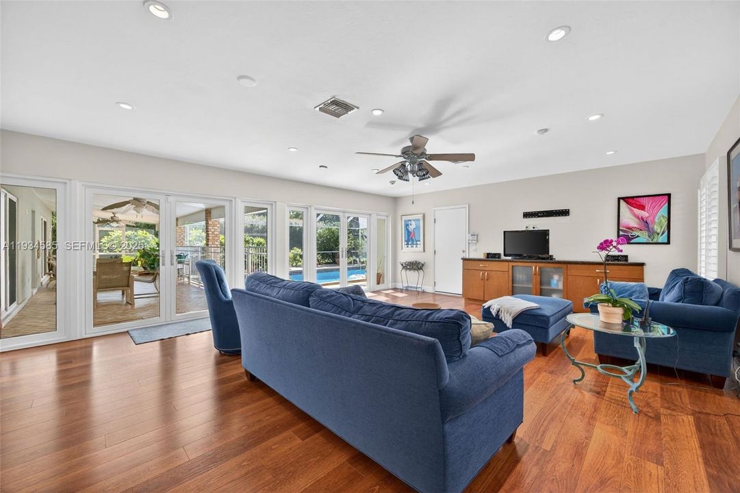 For Sale: $1,650,000 (4 beds, 2 baths, 2374 Square Feet)