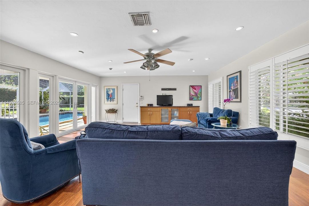 For Sale: $1,650,000 (4 beds, 2 baths, 2374 Square Feet)