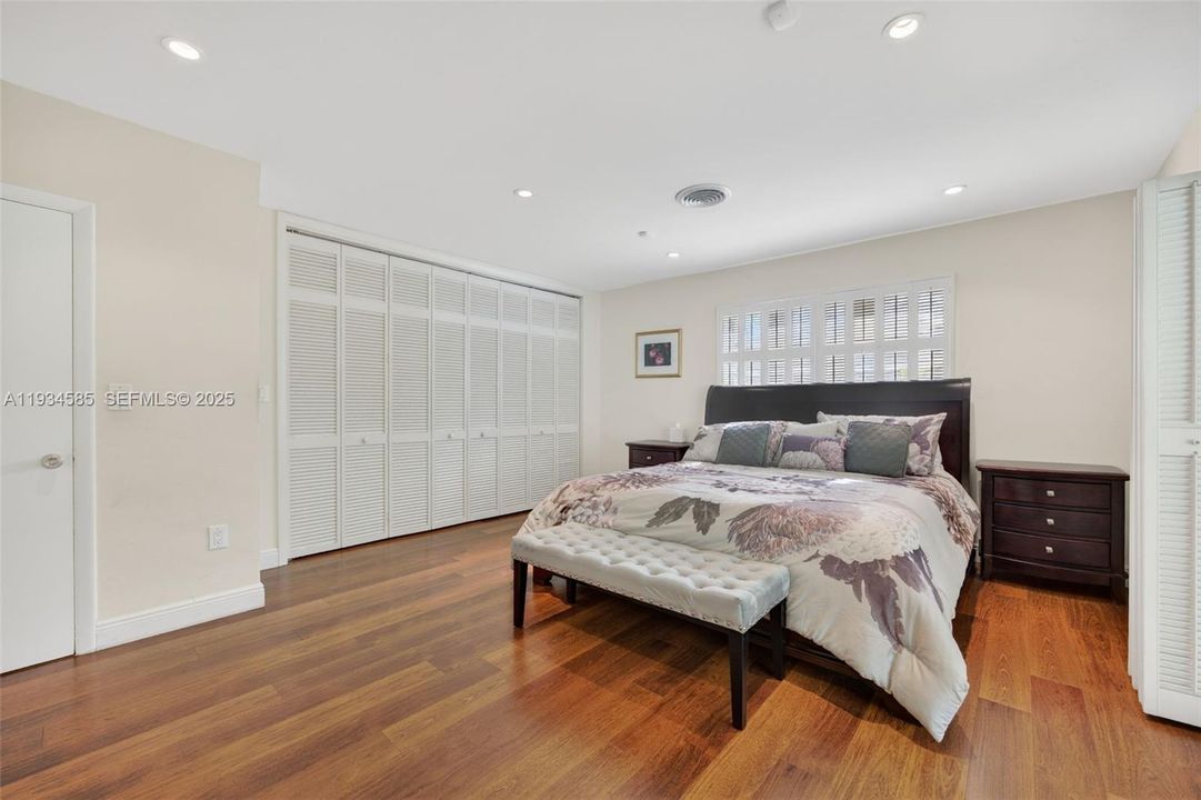 For Sale: $1,650,000 (4 beds, 2 baths, 2374 Square Feet)