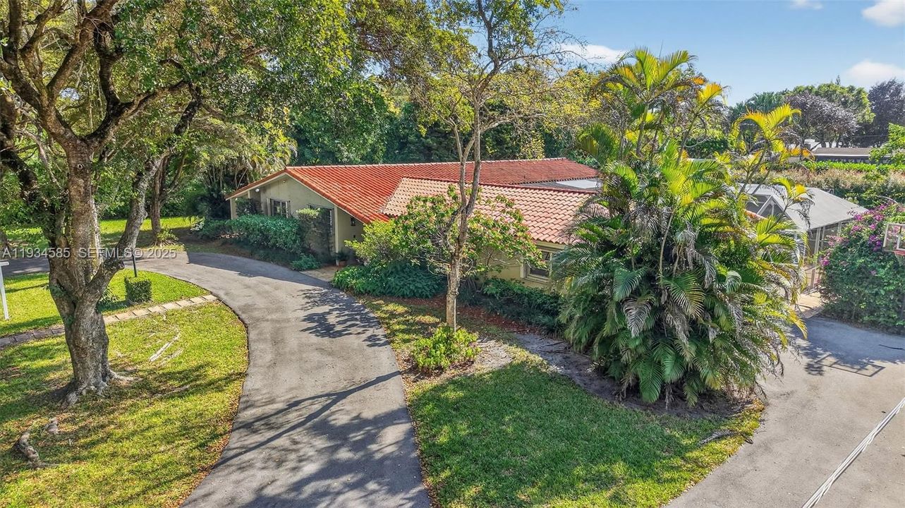 For Sale: $1,650,000 (4 beds, 2 baths, 2374 Square Feet)