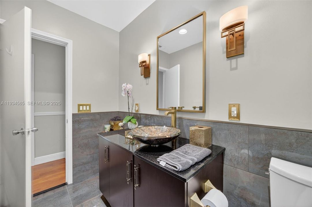 For Sale: $1,650,000 (4 beds, 2 baths, 2374 Square Feet)