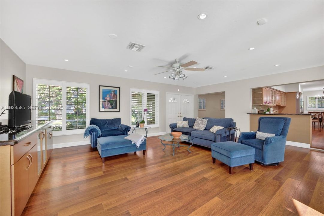 For Sale: $1,650,000 (4 beds, 2 baths, 2374 Square Feet)