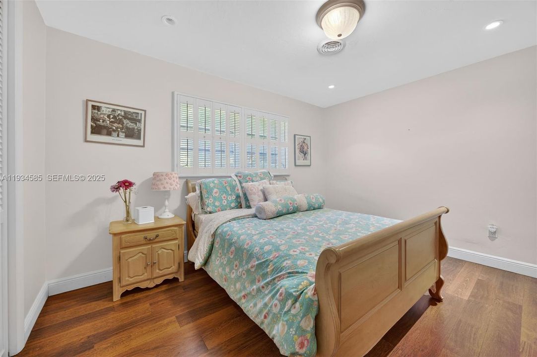 For Sale: $1,650,000 (4 beds, 2 baths, 2374 Square Feet)