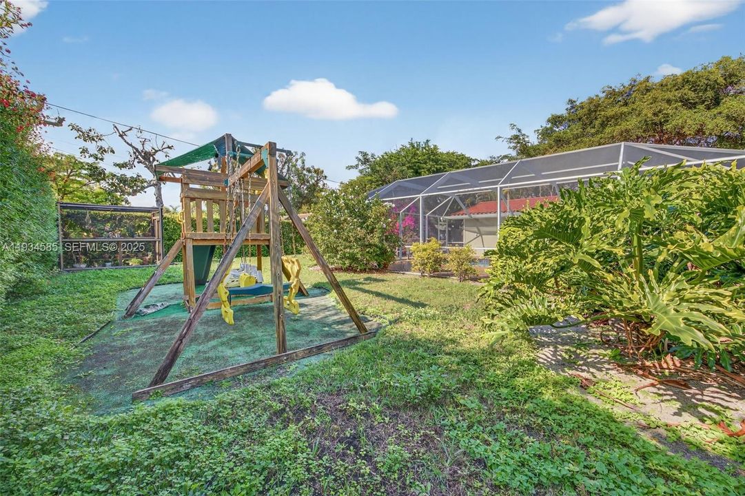 For Sale: $1,650,000 (4 beds, 2 baths, 2374 Square Feet)