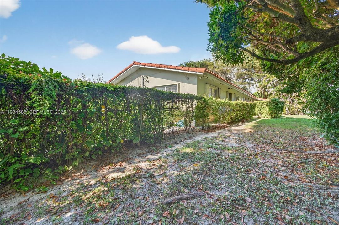 For Sale: $1,650,000 (4 beds, 2 baths, 2374 Square Feet)