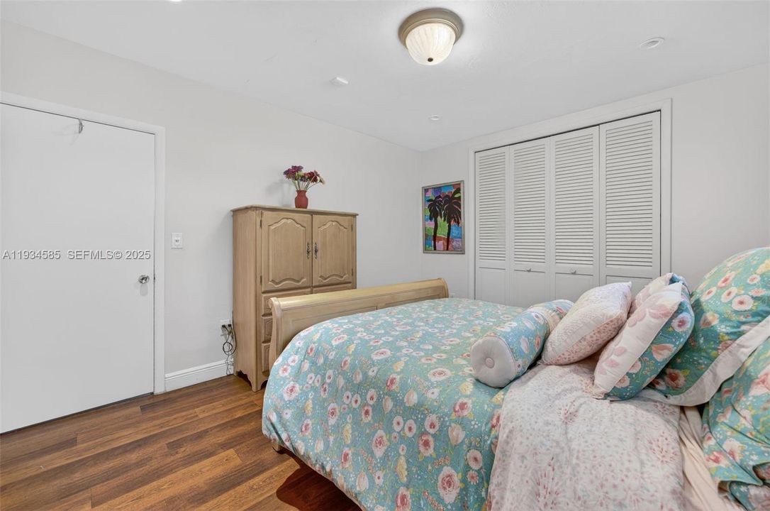 For Sale: $1,650,000 (4 beds, 2 baths, 2374 Square Feet)