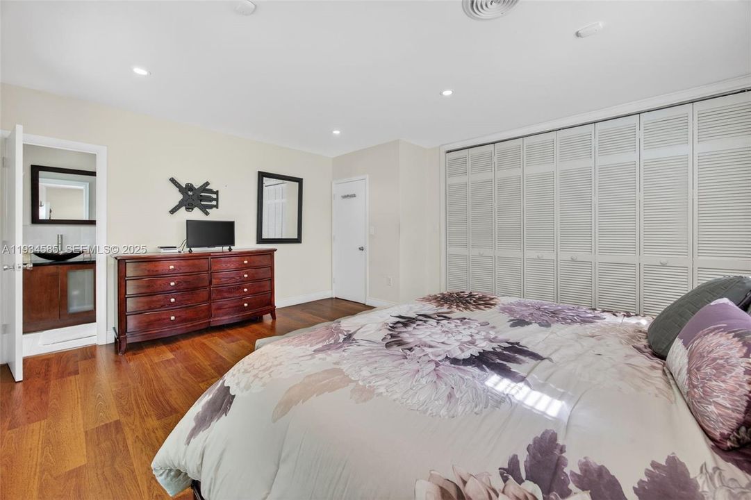 For Sale: $1,650,000 (4 beds, 2 baths, 2374 Square Feet)