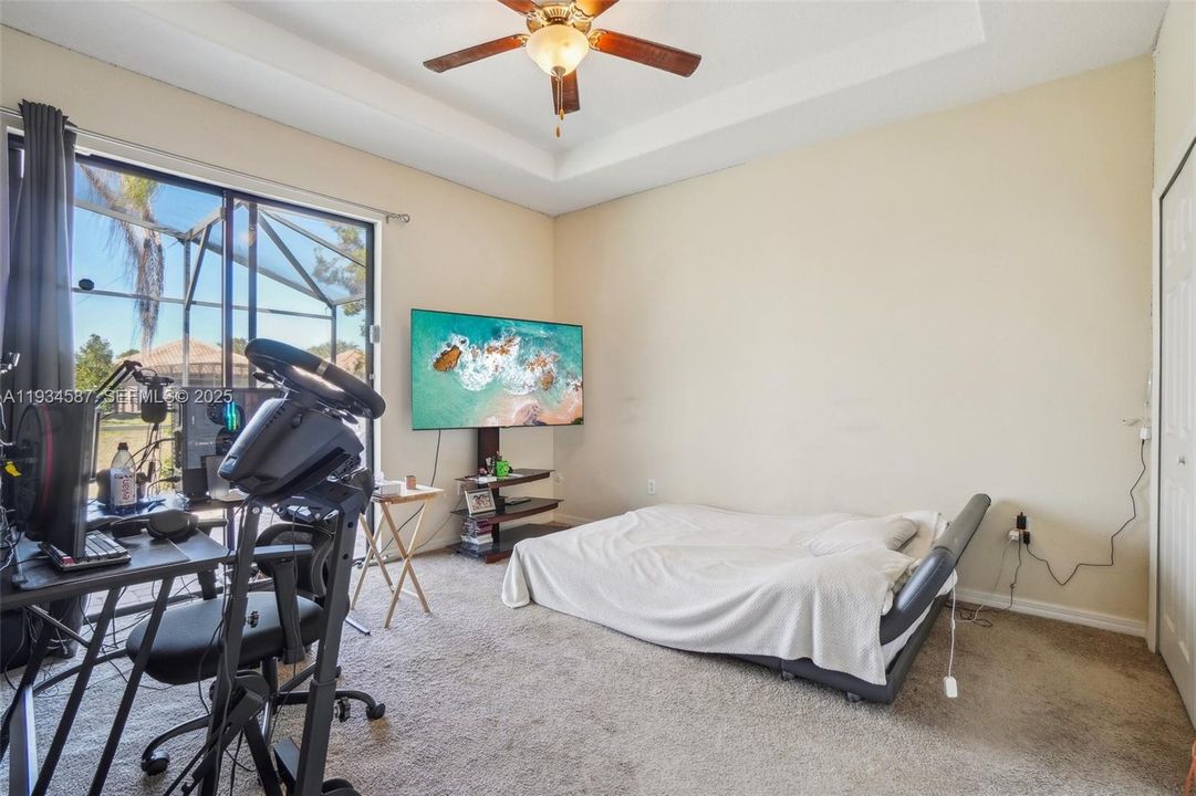 На продажу: $399,999 (5 спален, 3 ванн, 2003 Квадратных фут)