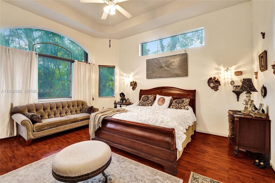 For Sale: $2,600,000 (5 beds, 4 baths, 3968 Square Feet)