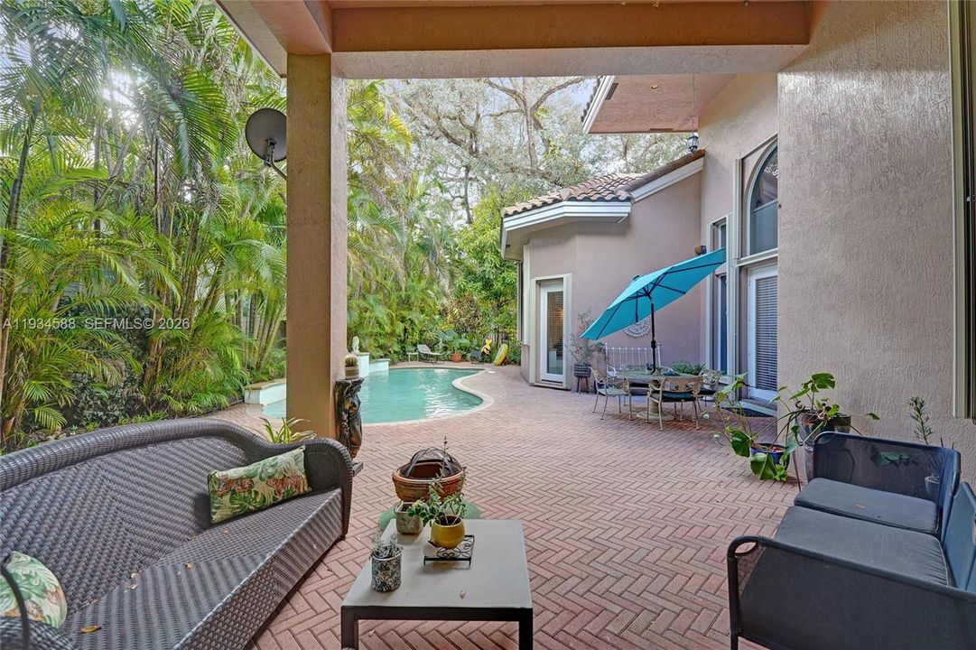 For Sale: $2,600,000 (5 beds, 4 baths, 3968 Square Feet)