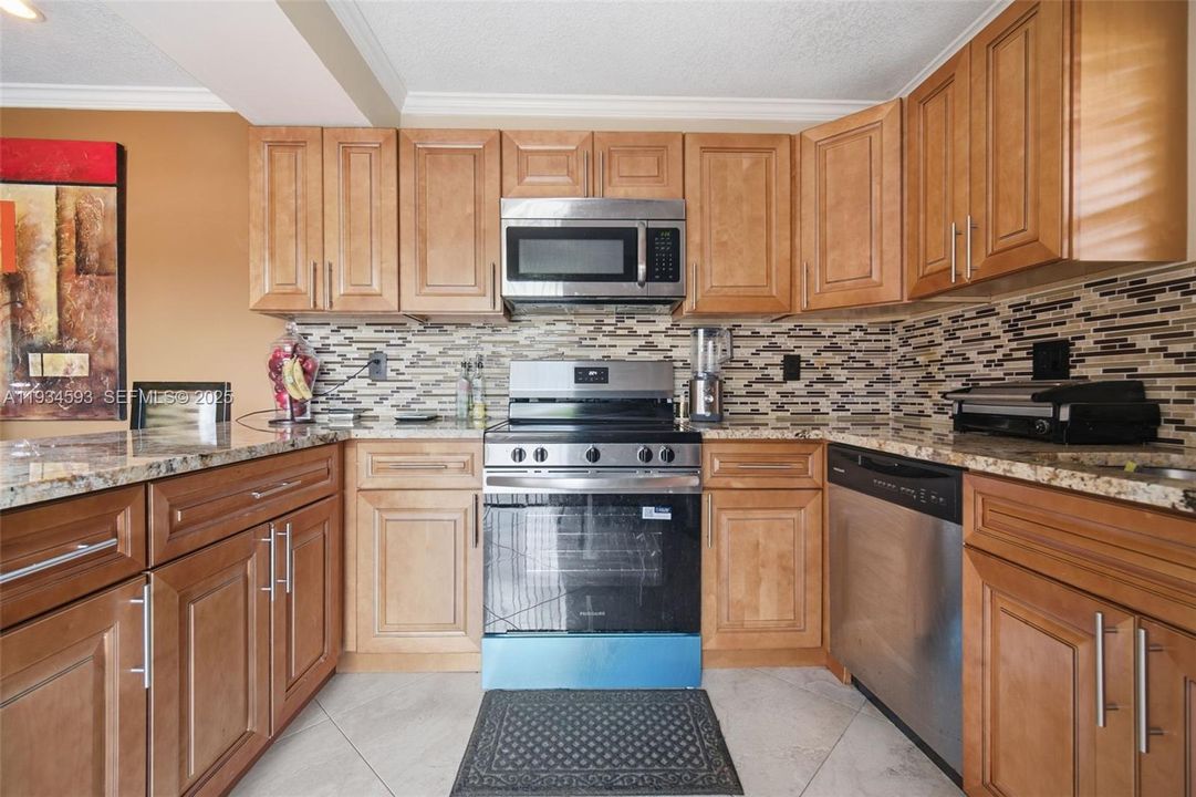 For Sale: $335,000 (2 beds, 2 baths, 1284 Square Feet)