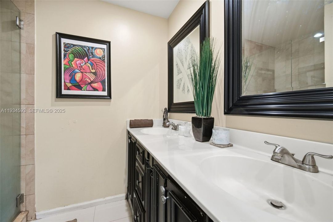 For Sale: $335,000 (2 beds, 2 baths, 1284 Square Feet)