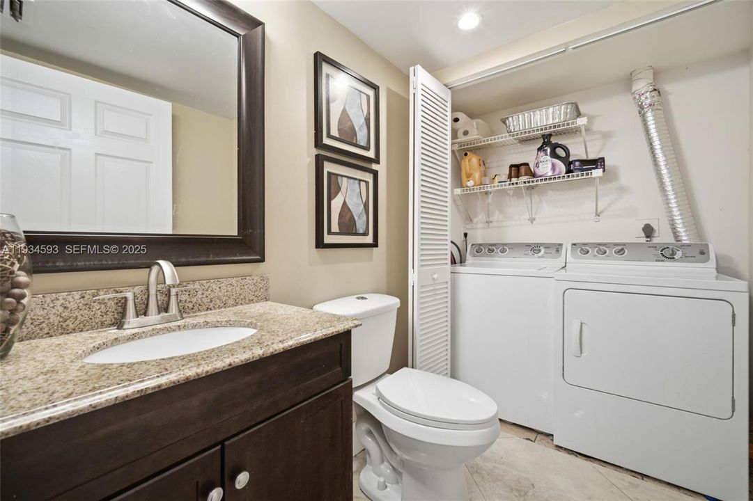 For Sale: $335,000 (2 beds, 2 baths, 1284 Square Feet)