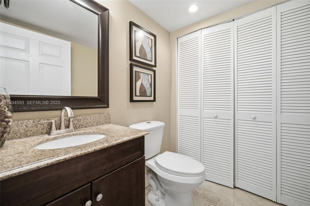 For Sale: $335,000 (2 beds, 2 baths, 1284 Square Feet)