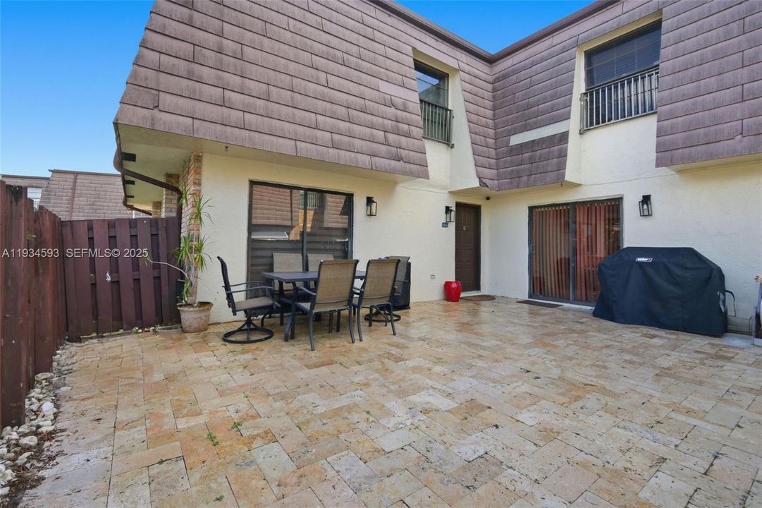 For Sale: $335,000 (2 beds, 2 baths, 1284 Square Feet)