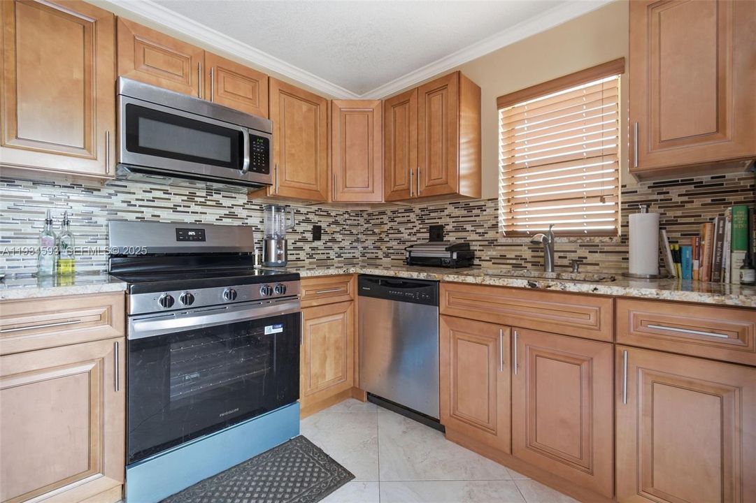 For Sale: $335,000 (2 beds, 2 baths, 1284 Square Feet)