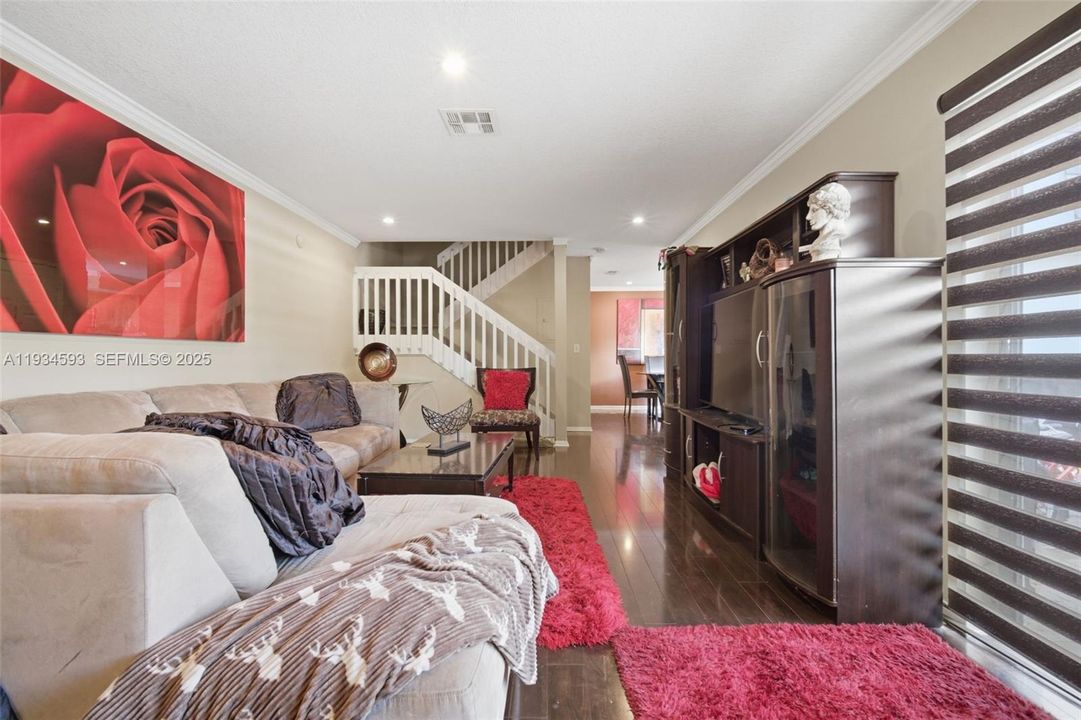 For Sale: $335,000 (2 beds, 2 baths, 1284 Square Feet)