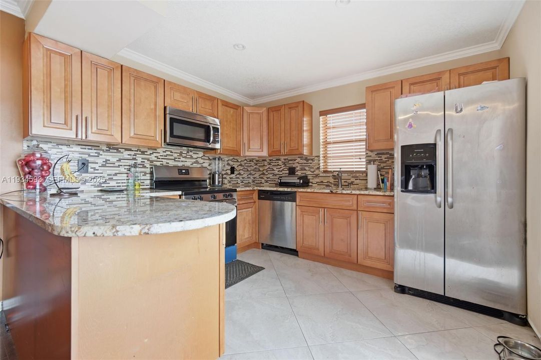 For Sale: $335,000 (2 beds, 2 baths, 1284 Square Feet)
