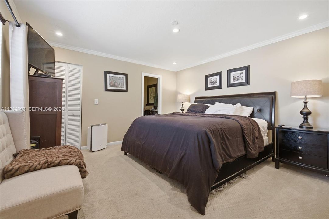 For Sale: $335,000 (2 beds, 2 baths, 1284 Square Feet)