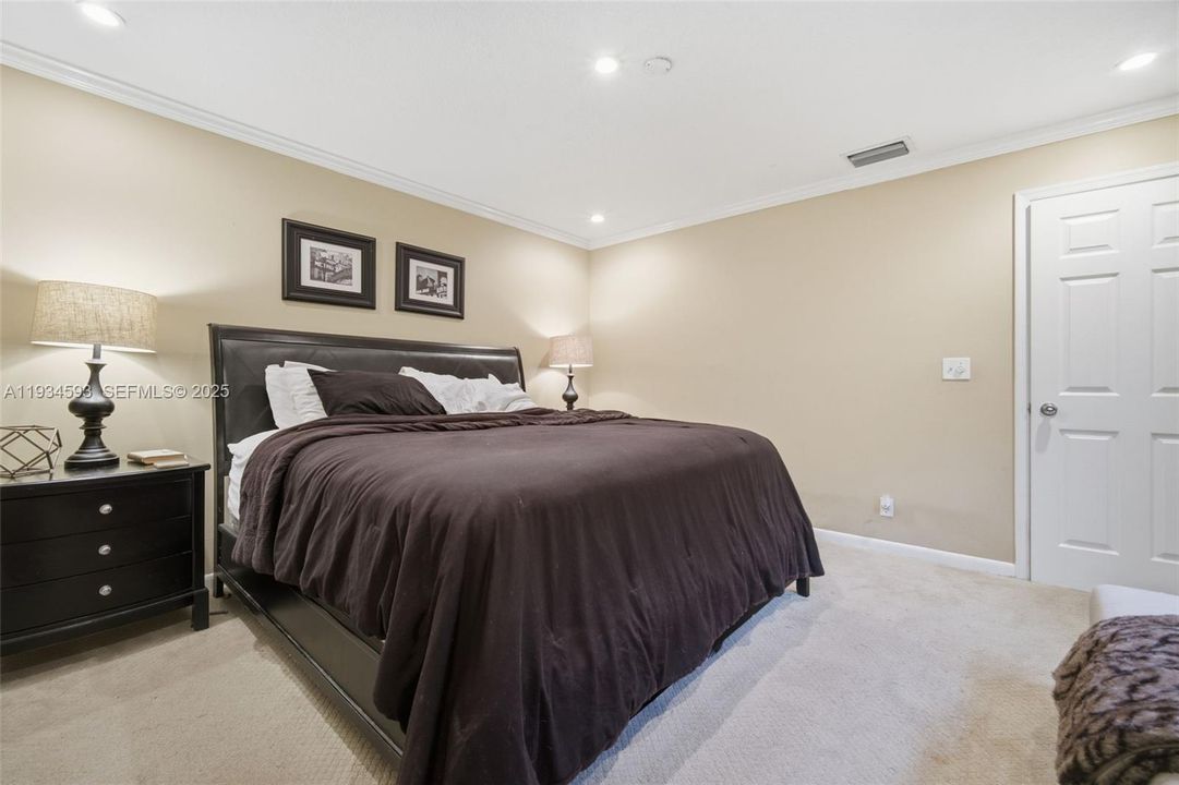 For Sale: $335,000 (2 beds, 2 baths, 1284 Square Feet)