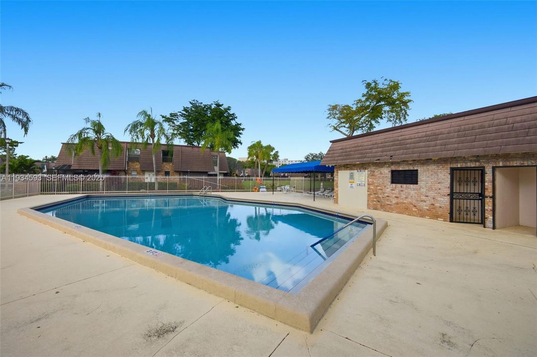 For Sale: $335,000 (2 beds, 2 baths, 1284 Square Feet)