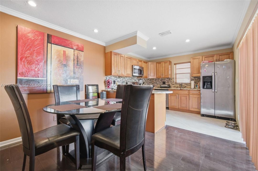 For Sale: $335,000 (2 beds, 2 baths, 1284 Square Feet)