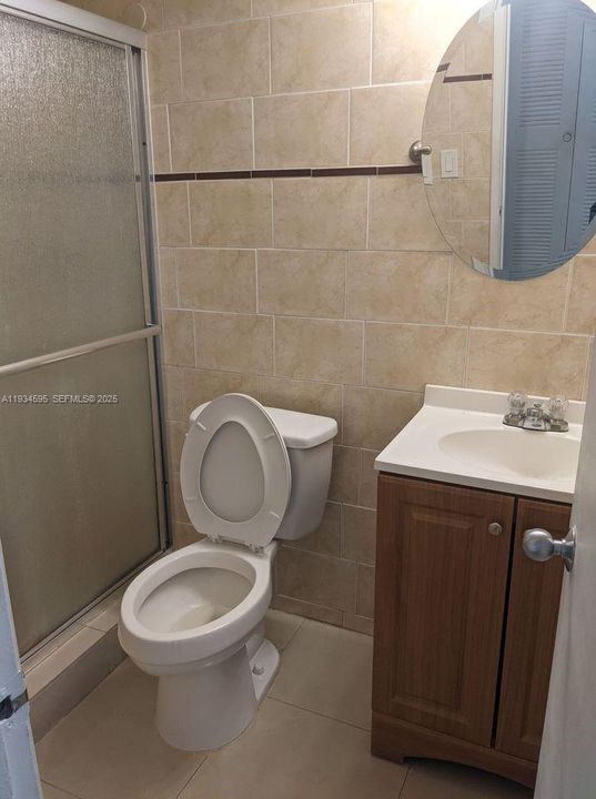 For Rent: $2,250 (2 beds, 2 baths, 925 Square Feet)