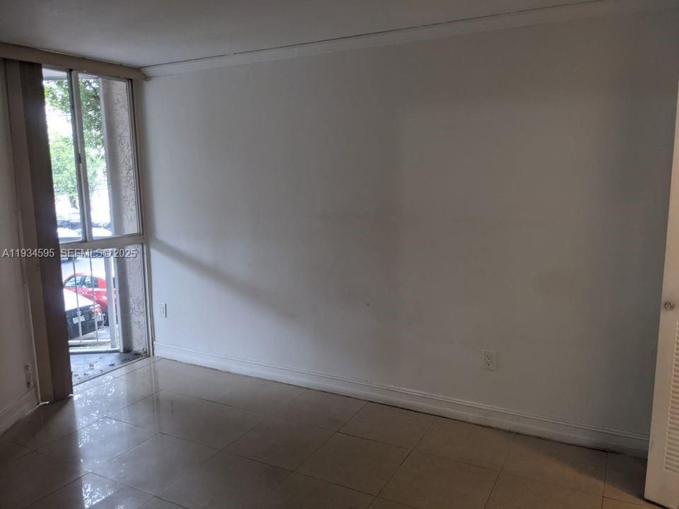 For Rent: $2,250 (2 beds, 2 baths, 925 Square Feet)