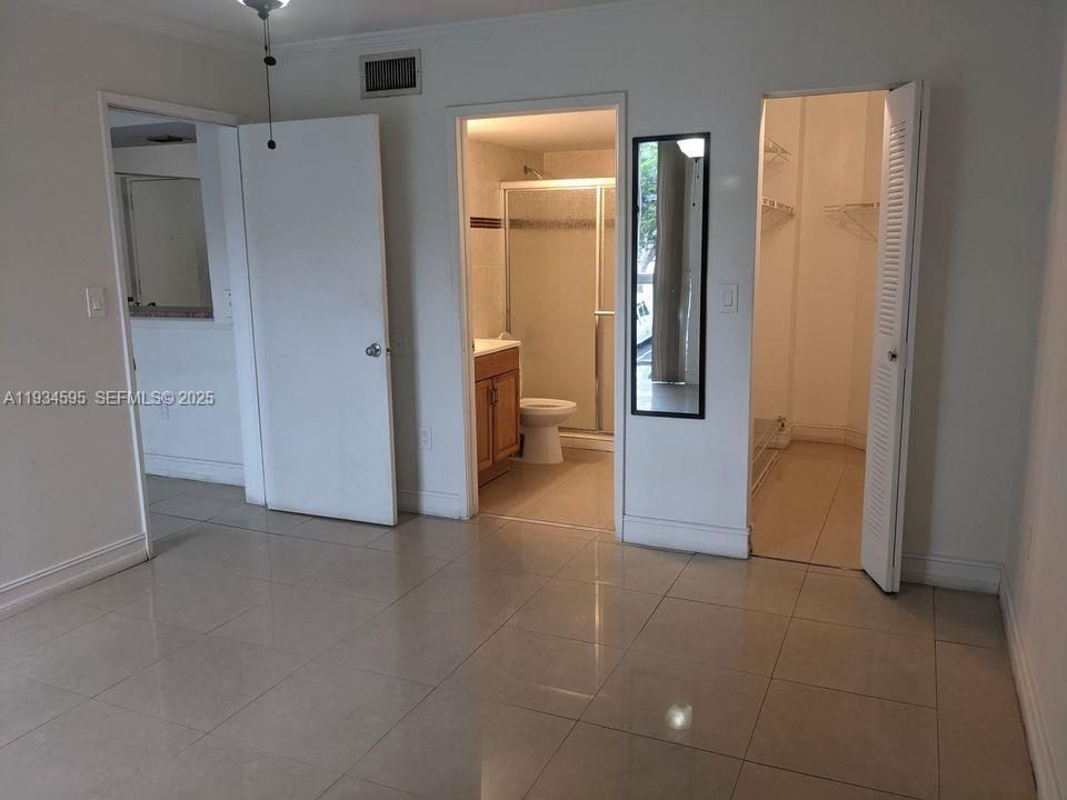 For Rent: $2,250 (2 beds, 2 baths, 925 Square Feet)