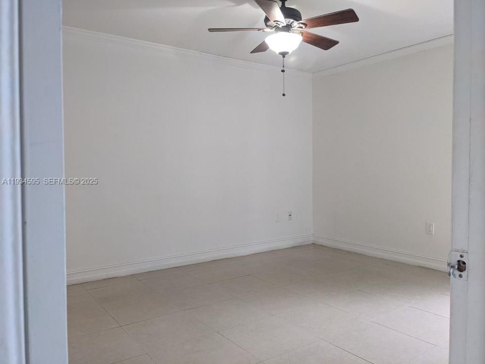 For Rent: $2,250 (2 beds, 2 baths, 925 Square Feet)