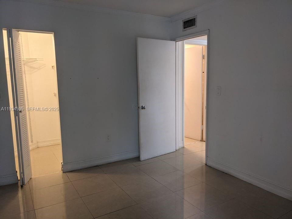 For Rent: $2,250 (2 beds, 2 baths, 925 Square Feet)