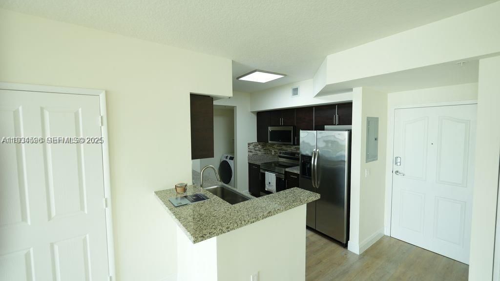 For Rent: $3,221 (2 beds, 2 baths, 253382 Square Feet)