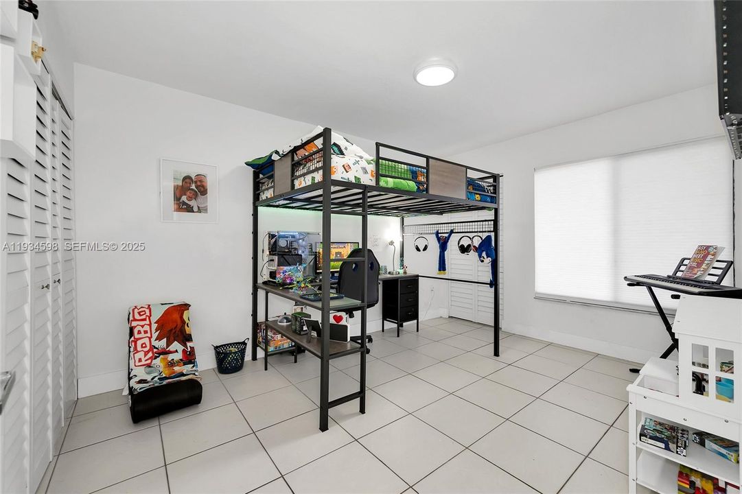 For Rent: $3,100 (3 beds, 2 baths, 1170 Square Feet)