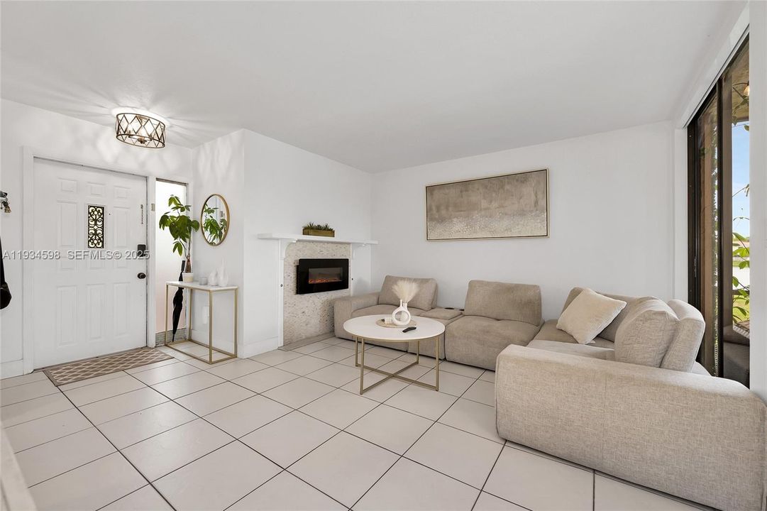 For Rent: $3,100 (3 beds, 2 baths, 1170 Square Feet)