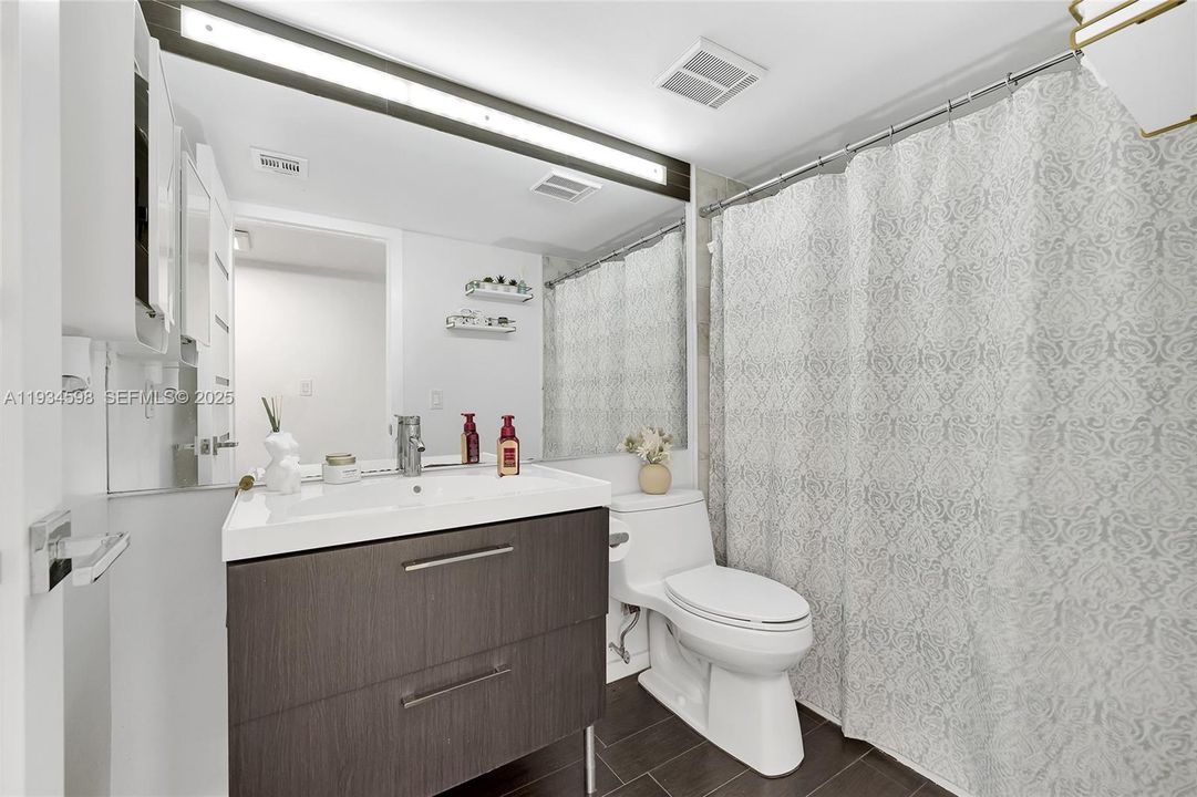 For Rent: $3,100 (3 beds, 2 baths, 1170 Square Feet)