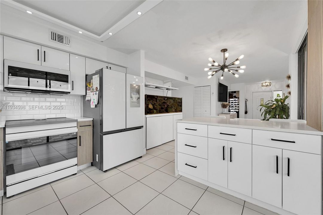 For Rent: $3,100 (3 beds, 2 baths, 1170 Square Feet)