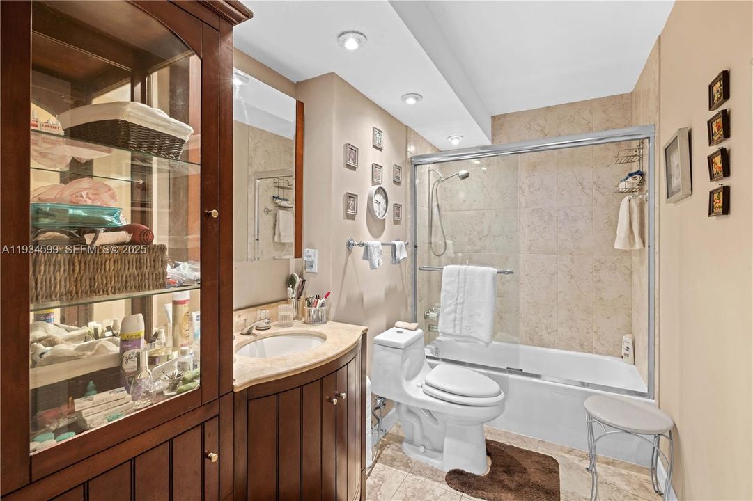 En Venta: $220,000 (2 camas, 2 baños, 1140 Pies cuadrados)