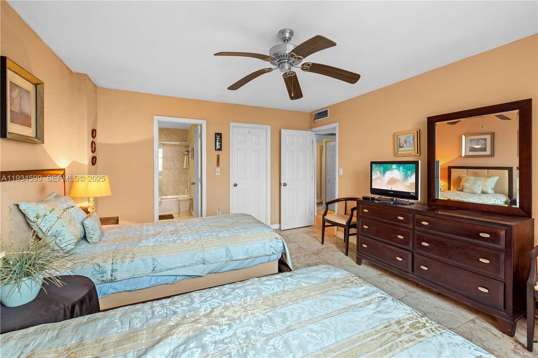 En Venta: $220,000 (2 camas, 2 baños, 1140 Pies cuadrados)