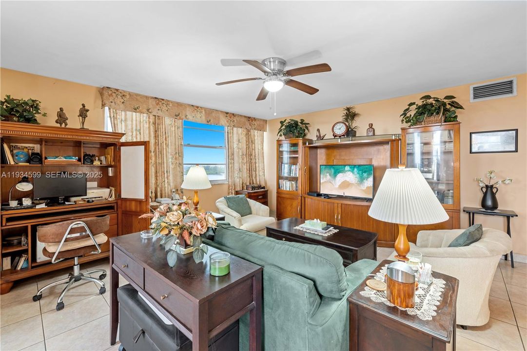 En Venta: $220,000 (2 camas, 2 baños, 1140 Pies cuadrados)