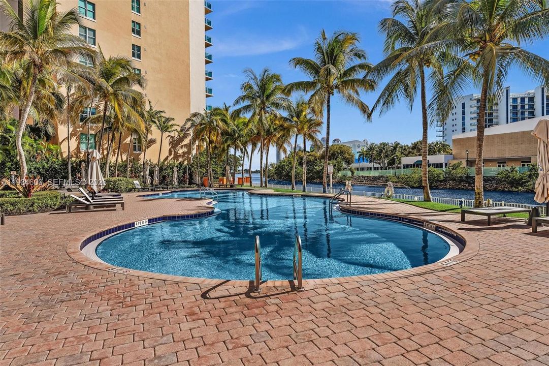 For Sale: $675,000 (2 beds, 2 baths, 1730 Square Feet)