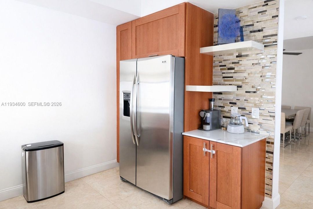 待售: $735,000 (2 贝兹, 2 浴室, 1730 平方英尺)