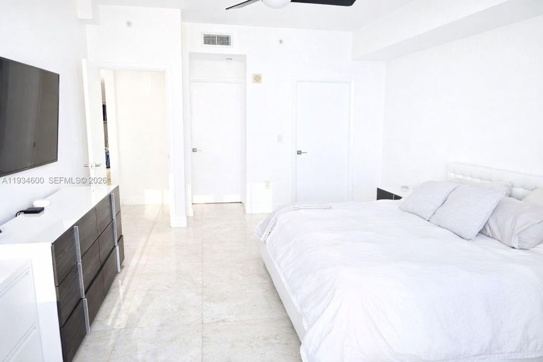 待售: $735,000 (2 贝兹, 2 浴室, 1730 平方英尺)