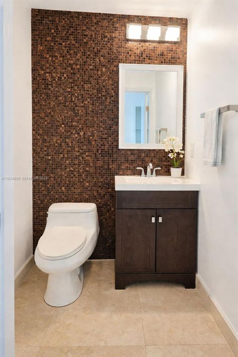 待售: $735,000 (2 贝兹, 2 浴室, 1730 平方英尺)